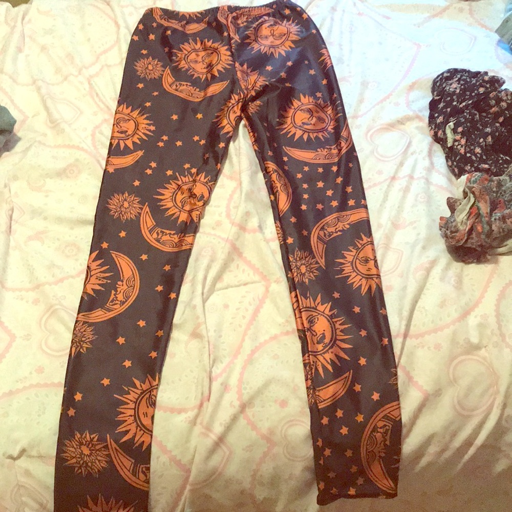 Some sun and moon leggings🌚🌝